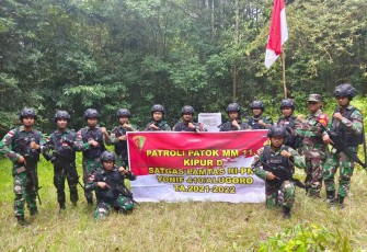 Patroli patok perbatasan RI - PNG satgas Yonif 410/Alugoro 