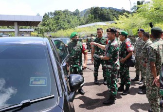 Dansatgas Yonif 645/Gty saat kunjungan di Kuching Sarawak Malaysia 