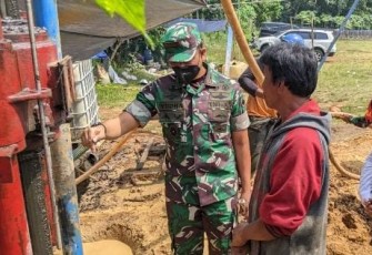 Danrem saat di lokasi pengeboran sumur uji di dusun Bulupitu