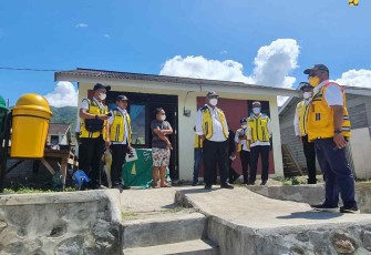 Menteri Basuki saat kunjungi rumah salah satu warga 