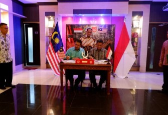 Kasrem 121/Abw (kanan) saat penandatanganan hasil UCM