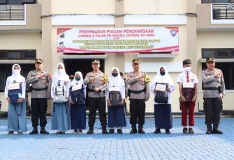 Kapolres foto bersama saat santuni anak yatim korban Covid-19 