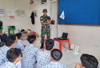 Siswa SMA 1 Sabang saat menerima pengenalan drone 