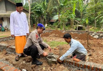Wadirpolairud saat letakan batu pertama pembangunan