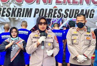 Kapolres Subang saat memberikan keterangan pers kasus curanmor 