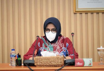 Deputi bidang Kewirausahaan Siti Azizah saat memberikan keterangan pers di Jakarta 