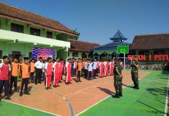 Latih Peraturan Baris Berbaris siswa SMKN 1 Pitu