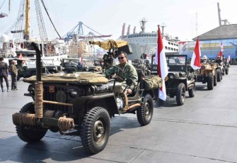 Pecinta mobil Jeep saat mengunjungi Kolinlamil Jakarta 