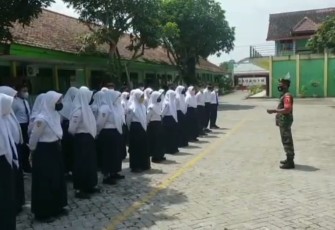 Pelajar SMPN 1 Padas saat menerima pembekalan kedisiplinan