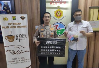 Kapolsek Metro Taman Sari AKBP Yonky Dilatha saat memberikan keterangan pers 
