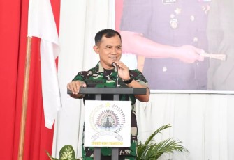 Danrem 081/DSJ Kolonel Inf Deni Rejeki saat memberikan arahan prajuritnya di Kodim 0804/Magetan