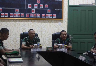 Danyonif 611/Awang Long Letkol Inf Hendra Mirza saat menerima kedatangan tim Wasrik Current Audit Tahap II TW III TA. 2022