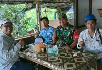 Kopda Dedy saat komsos bersama warga binaannya