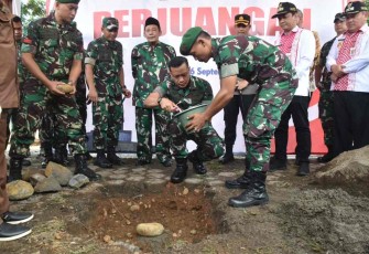 Danrem 071/Wijayakusuma saat letakkan batu pertama 