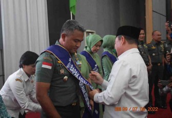 Aster Kasdam XII/Tpr dikukuhkan sebagai ortu  asuh anak stunting