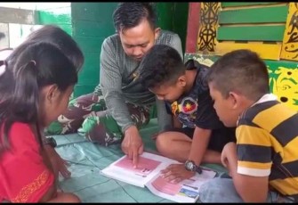 Bimbel anak-anak perbatasan 
