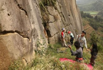 Ganjar Pranowo saat mencoba climbing