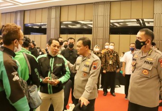 Kapolda Jateng Irjen Pol Ahmad Luthfi saat menerima curhat pengemudi ojol