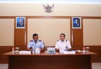 Wadan Koharmatau Marsma TNI Joseph Rizki Prabowo bersama ketua Tim Wasrik BPK RI, Rabu (21/9)
