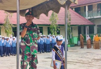 Sertu Joko saat memberikan wasbang