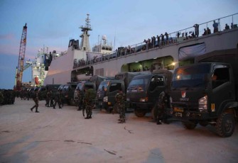 KRI Banjarmasin-592 Embarkasi Pasukan Yonif 431/Satri Setia Perkasa