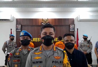 Kapolrestabes Medan Kombes Valentino Alfa Tatareda saat memberikan keterangan pers. Minggu (9/10)