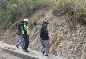 Pengecekan cor jalan