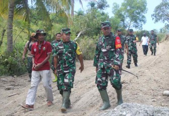 Tim Wasev saat meninjau lokasi TMMD 