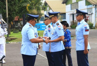 Dandepohar 30 Kolonel Tek DR Tumpal Silitonga saat pimpin sertijab 