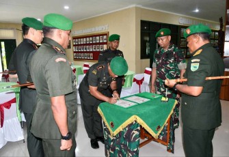 Danrem 181/PVT Brigjen TNI Wawan Erawan saat sertijab Dandim 1809/Maybrat 