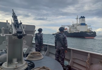 Patroli laut KAL Marapas I-4-65 di perairan pulau Nipa