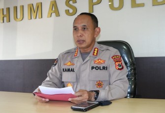 Kabid Humas Polda Papua Kombes Ahmad Musthofa Kamal saat memberikan keterangan pers 