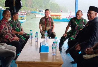 Pangdam Kasuari Mayjen TNI Gabriel Lema saat kunjungan kerja di Kabupaten Fakfak