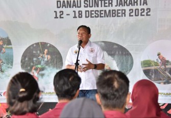Pangkoarmada III Laksma TNI Irvansyah saat membuka kejurnas Ski Air dan Wakeboard di Jakarta, Senin (12/12) 