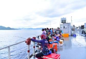 Lomba Mancing Meriahkan Hari Armada diatas KRI Teluk Weda-526