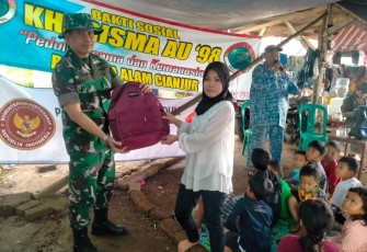 Penyerahan Bantuan Kemanusiaan Kharisma AU 98 