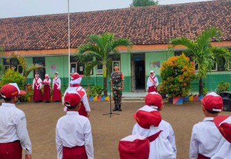 Serka Sugeng pimpin upacara bendera 