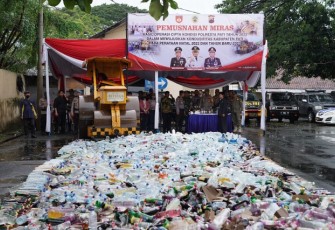 Pemusnahan miras yang berhasil disita oleh Polresta Pati