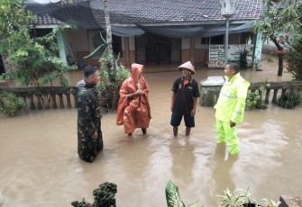 Pemantauan Babinsa di wilayah terdampak banjir 
