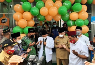 Doa bersama Bupati Malang, usai peresmian Taj Mart MWC NU Pakis