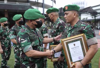 Kasad berikan apresiasi ke prajuritnya di Jakarta. Senin (09/05/2022)