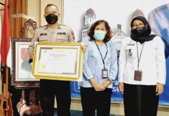 Satker jajaran Polda Jateng saat menerima penghargaan 