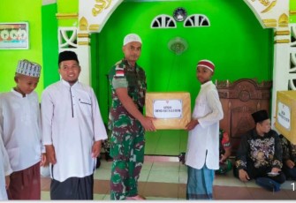 Baksos bagikan paket sembako
