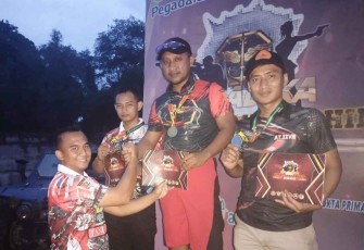 Lettu Arh Bayu Sekti saat meraih juara di lomba tembak Baladika. Serang, Sabtu (5/11)