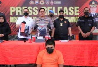 Kapolres Gresik AKBP Mochamad Aziz saat konferensi pers 