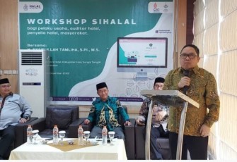 Anggota Komisi VIII DPR RI Syaifullah Tamliha saat memberikan sambutan workshop Sihalal, di Kabupaten HSU, Kalsel, Sabtu (3/12)