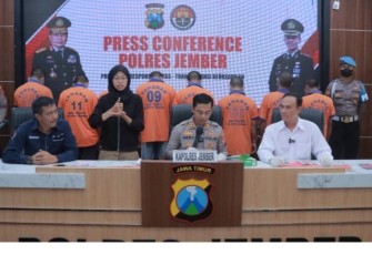 Kapolres Jember AKBP Heri Purnomo saat konferensi pers penangkapan kasus narkoba, Senin (19/12)