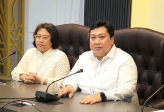 Jubir Kemenag Anna Hasbie bersama Plt Dirjen Bimas Katolik dan Dirjen Bimas Kristen berikan keterangan Pers terkait Perayaan Natal 2022