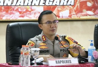 Kapolres Banjarnegara AKBP Hendro Yulianto saat memberikan keterangan pers 