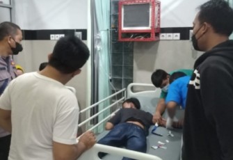 Korban saat mendapat perawatan medis